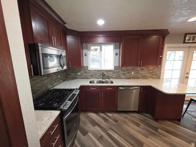 1366 Cottonwood Dr, Centerville, UT 84014 - Image #2