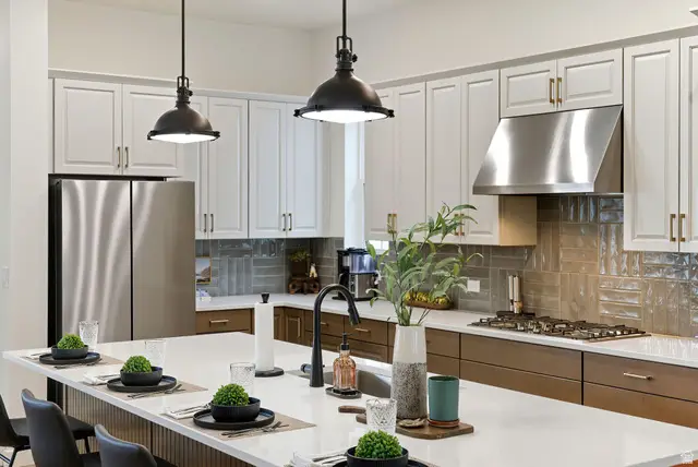 6932 W Docksider Dr, South Jordan, UT 84009 - Image #2