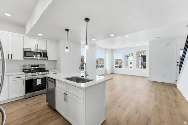 132 Chambord Ct E, Sandy, UT 84070