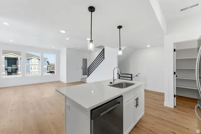 132 Chambord Ct E, Sandy, UT 84070 - Image #3