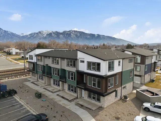 136 Chambord Ct E, Sandy, UT 84070 - Image #2