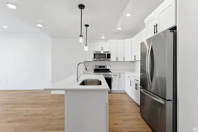 140 Chambord Ct E, Sandy, UT 84070 - Image #3