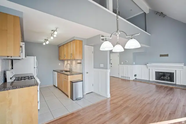 475 E Creekside Cir S #F, Murray, UT 84107 - Image #2