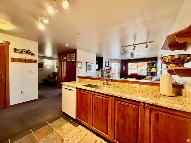 12090 E Big Cottonwood Canyon Rd #402, Solitude, UT 84121 - Image #3