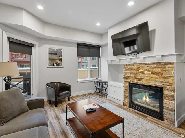 3720 N Sundial Ct #C105, Park City, UT 84098 - Image #2
