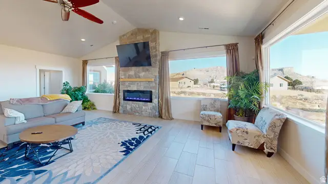 1095 E Canyon Dr, Big Water, UT 84741 - Image #2