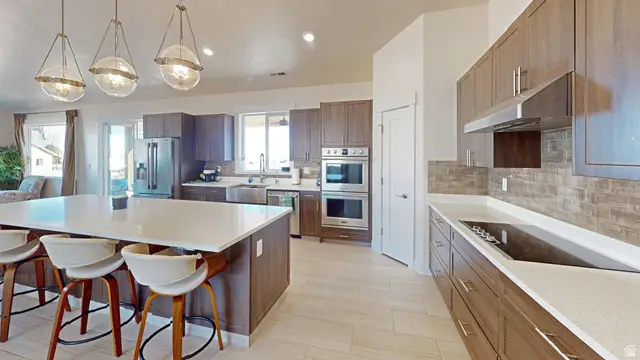 1095 E Canyon Dr, Big Water, UT 84741 - Image #3