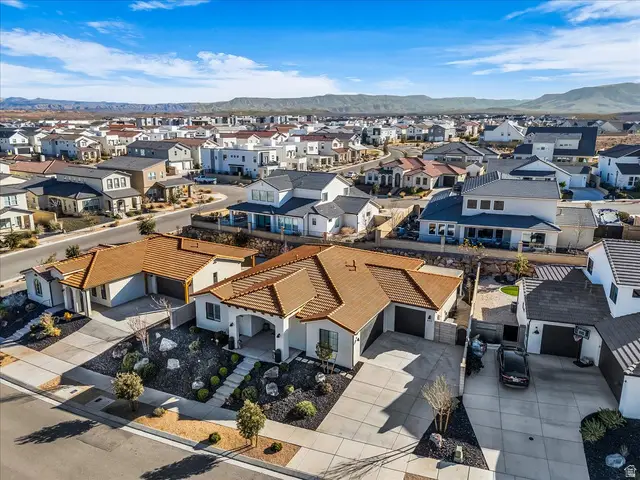 845 W Firelight Dr, Saint George, UT 84790 - Image #2