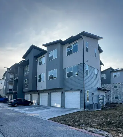 472 W 40 S #J203, Providence, UT 84332