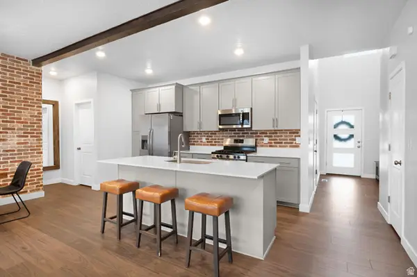 933 W Lucky Clover Dr N, Saratoga Springs, UT 84045