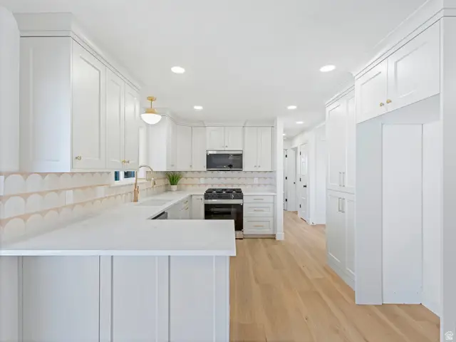 2095 E Rolling Knolls Way S, Salt Lake City, UT 84121 - Image #2