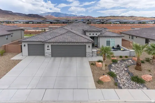 2046 N Vista Dr, Washington, UT 84780 - Image #3