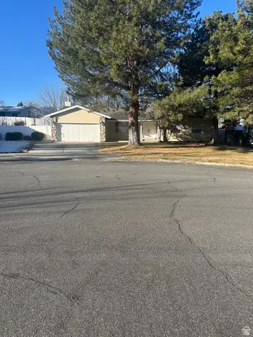 8642 S Cessna Cir, Sandy, UT 84093