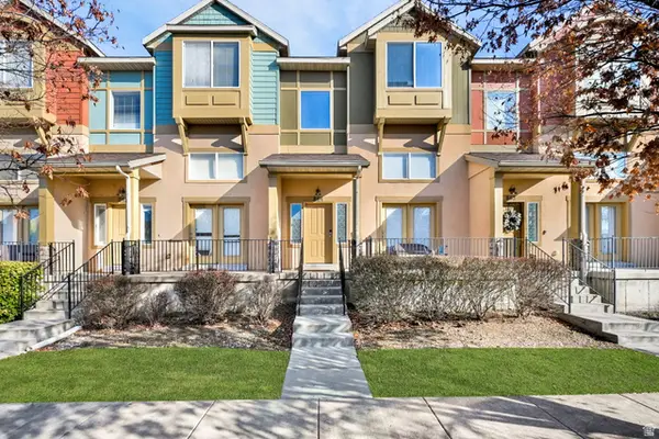 864 N Farmington Xing W, Farmington, UT 84025