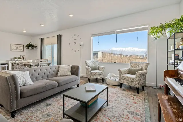 242 N Mandalyn Way E, Saratoga Springs, UT 84045 - Image #2