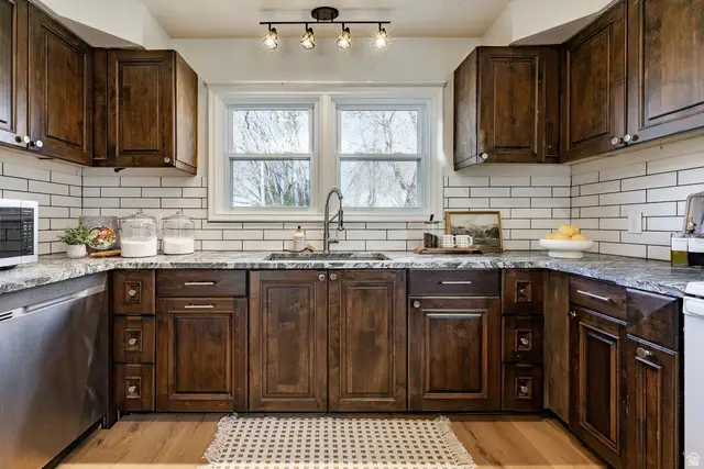 26 Sylvia Dr, South Ogden, UT 84405 - Image #3