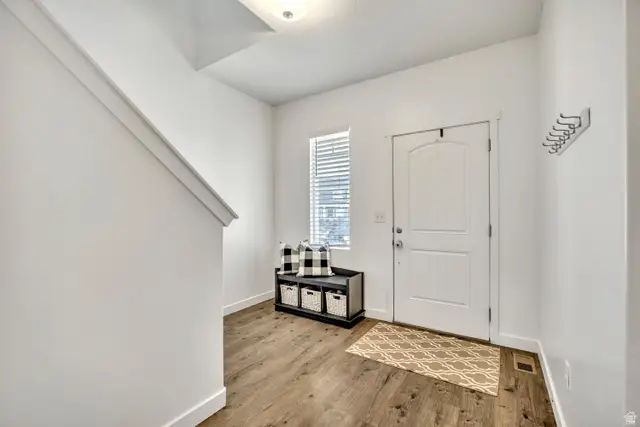 583 S Ravenwood Ln, Saratoga Springs, UT 84045 - Image #2