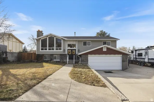 9472 S Fox Hunt Dr, Sandy, UT 84092 - #2