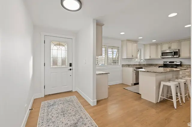 1611 E Deauville Ave S, Murray, UT 84121 - Image #3