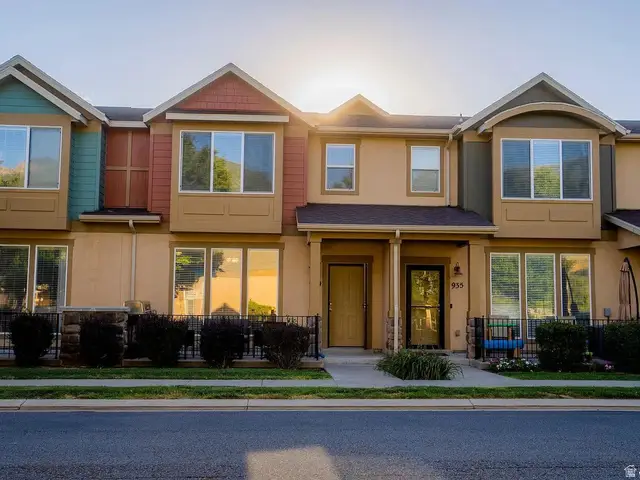 929 N Farmington Xing, Farmington, UT 84025 - Image #1