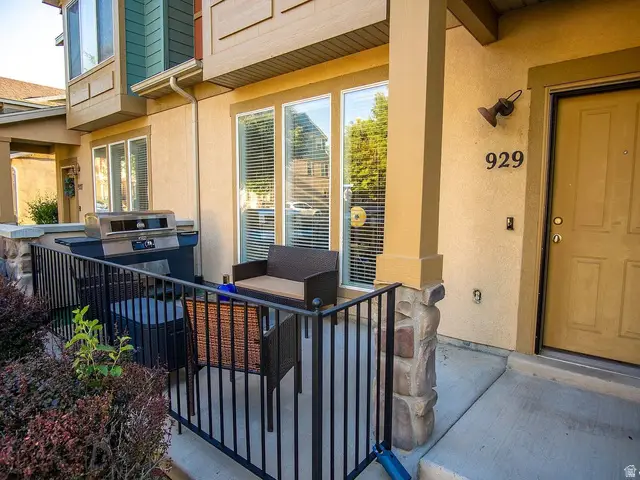 929 N Farmington Xing, Farmington, UT 84025 - Image #2
