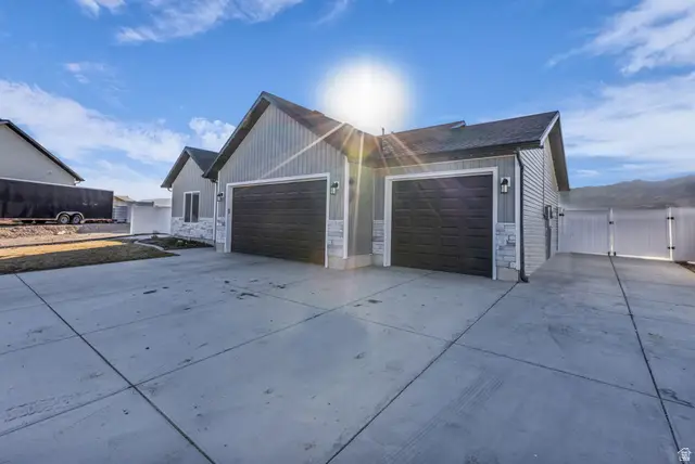 340 S Amber Dr, Grantsville, UT 84029 - Image #2