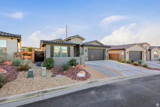 996 N Camino Agua, Washington, UT 84780 - #2