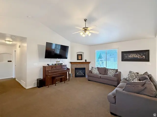 185 E 2100 N, North Ogden, UT 84414 - #3