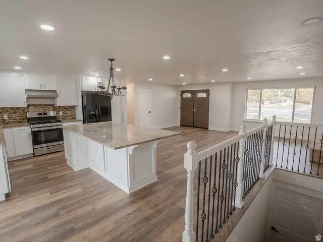 8492 S Mesa Dr E, Sandy, UT 84093 - #2