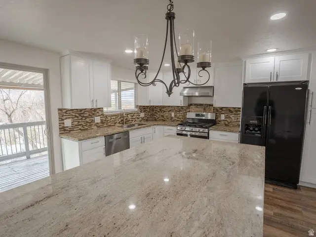 8492 S Mesa Dr E, Sandy, UT 84093 - #3