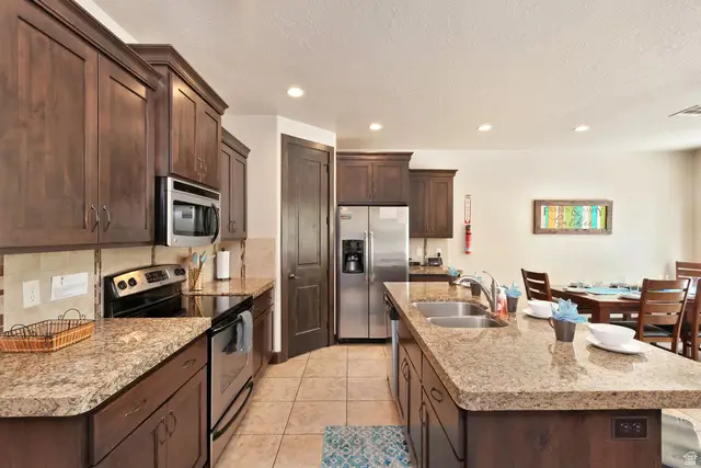 4182 E Torrey Dr, Washington, UT 84780 - #2