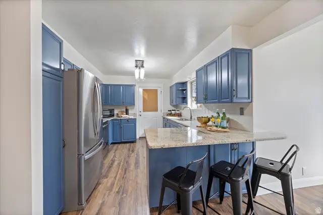 8485 S Harvard Park Dr, Sandy, UT 84094 - #3