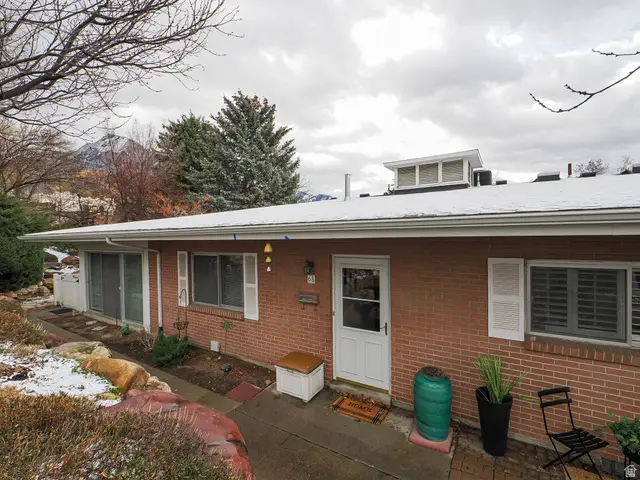 2278 E Carriage Ln S, Holladay, UT 84117 - #1