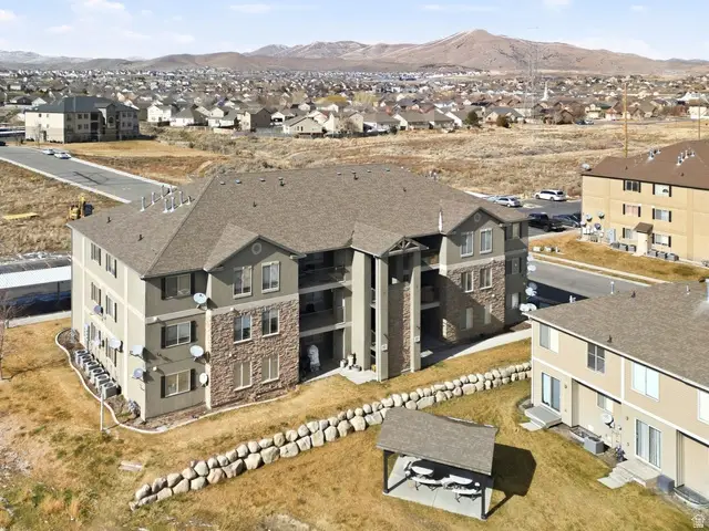 3812 E Rock Creek Rd #8, Eagle Mountain, UT 84005 - #2