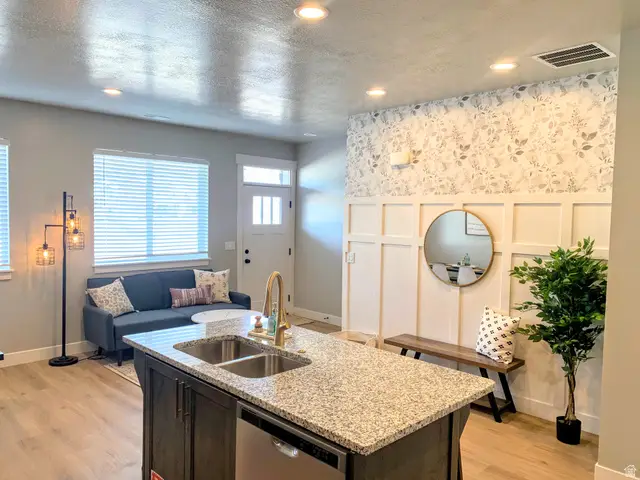 150 W Seasons Ln #4, Garden City, UT 84028 - #3