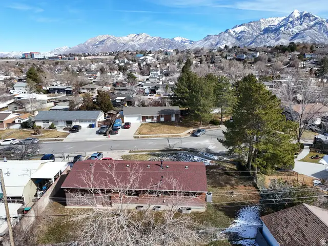 1092 E Platinum Way, Sandy, UT 84094 - #2