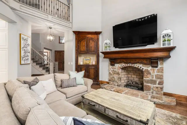 5083 S Clarenden Pl E, Holladay, UT 84117 - #3