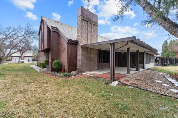 42 N White Barn Dr., Pleasant View, UT 84414