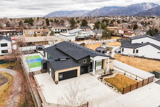 11318 S Canyon Falls Ln E, Sandy, UT 84092 - #2