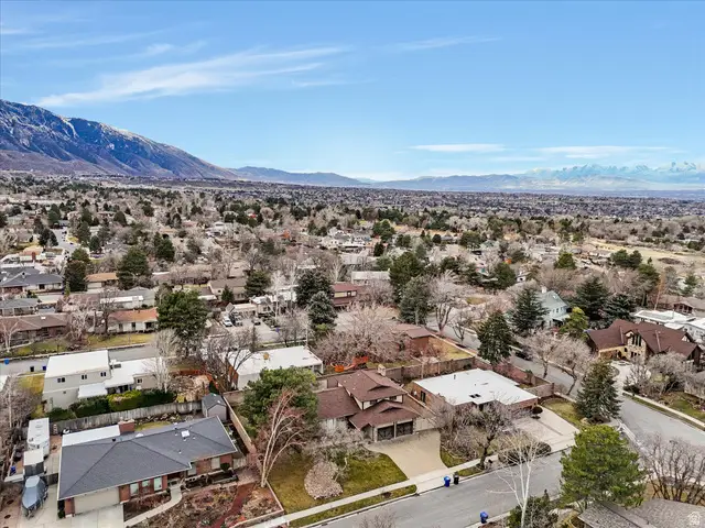 3376 E Magic View Dr S, Cottonwood Heights, UT 84121 - #3