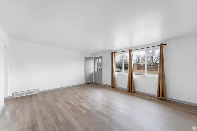 1123 E Sego Lily Dr, White City, UT 84094 - #3