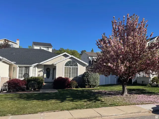 2353 Canyon Dr, Layton, UT 84040 - #2