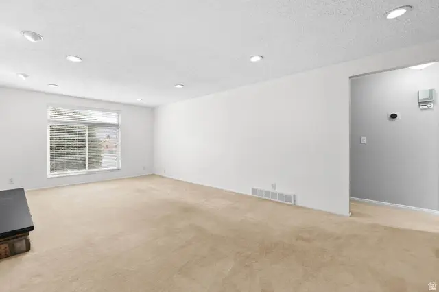 1139 E Hidden Valley Dr, Sandy, UT 84094 - #2