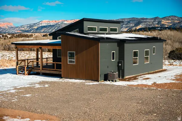 152 W Bryce Gate Cir, Hatch, UT 84735