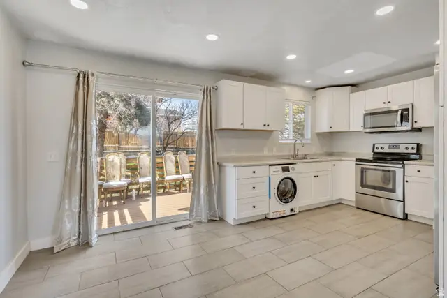 5052 S Jedediah Dr, Salt Lake City, UT 84118 - #3