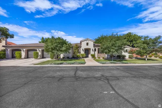 1555 W Woodsview Ln, Saint George, UT 84770 - #1