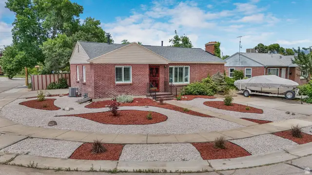 361 E Mcmillan Ln, Murray, UT 84107 - #3