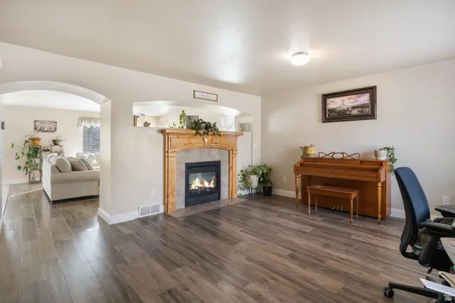 1964 E Red Oak Rd, Eagle Mountain, UT 84005 - #2