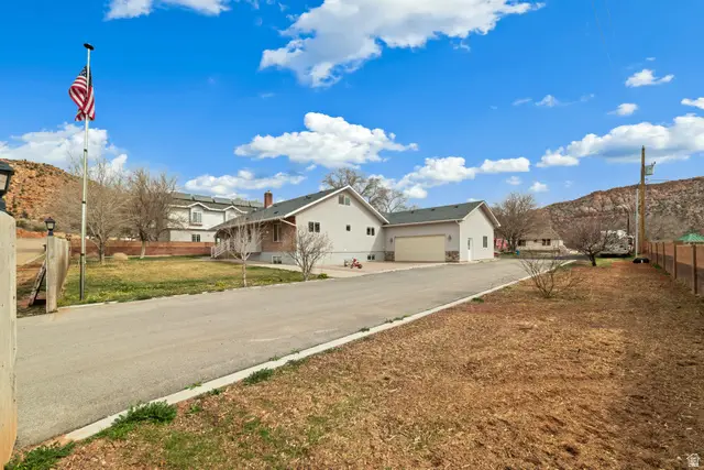 720 N Central St, Hildale, UT 84784 - #1