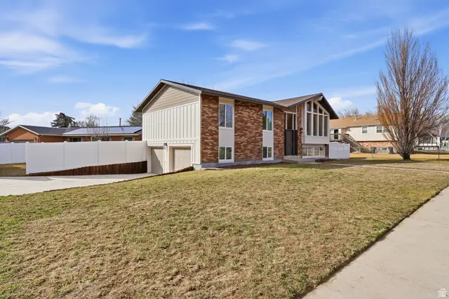 9828 S Pinehurst Dr, Sandy, UT 84092 - #3